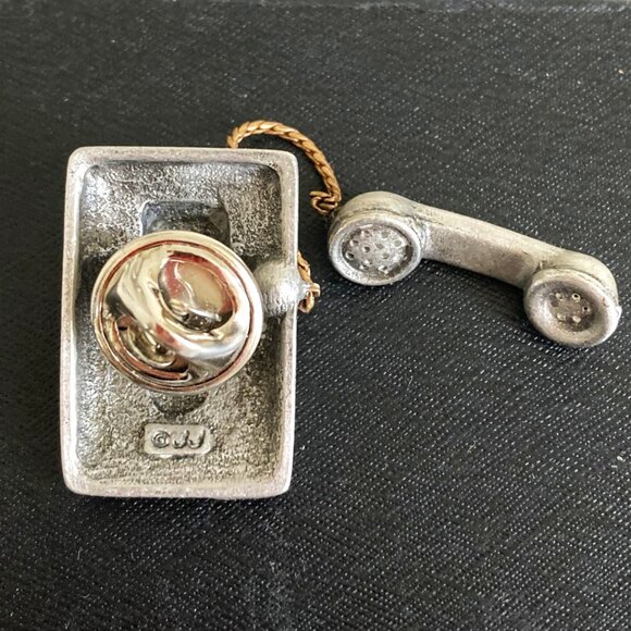 Cute & kitschy vintage rotary phone pin by Jonette Jewelry - Picture 5 of 6